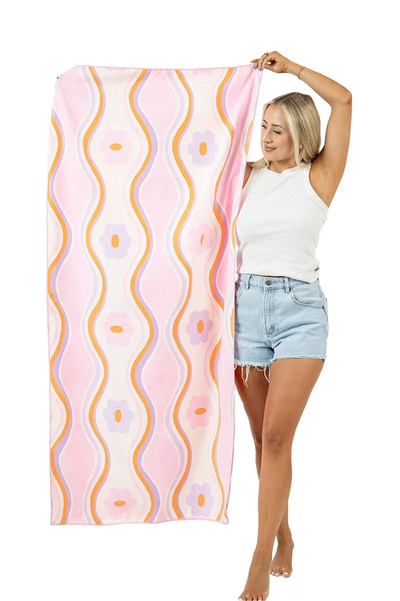 Beach Shells Reversible Quick Dry Towel - Image 8